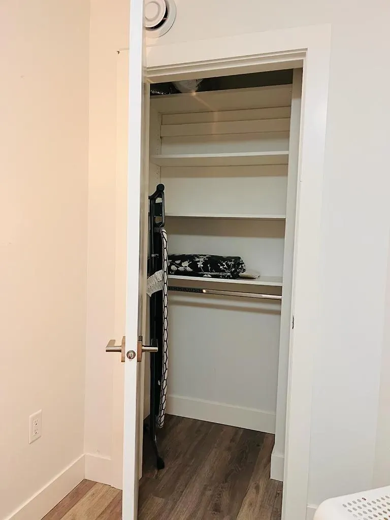 Toronto Central Bnb- High Speed Internet, Free Parking