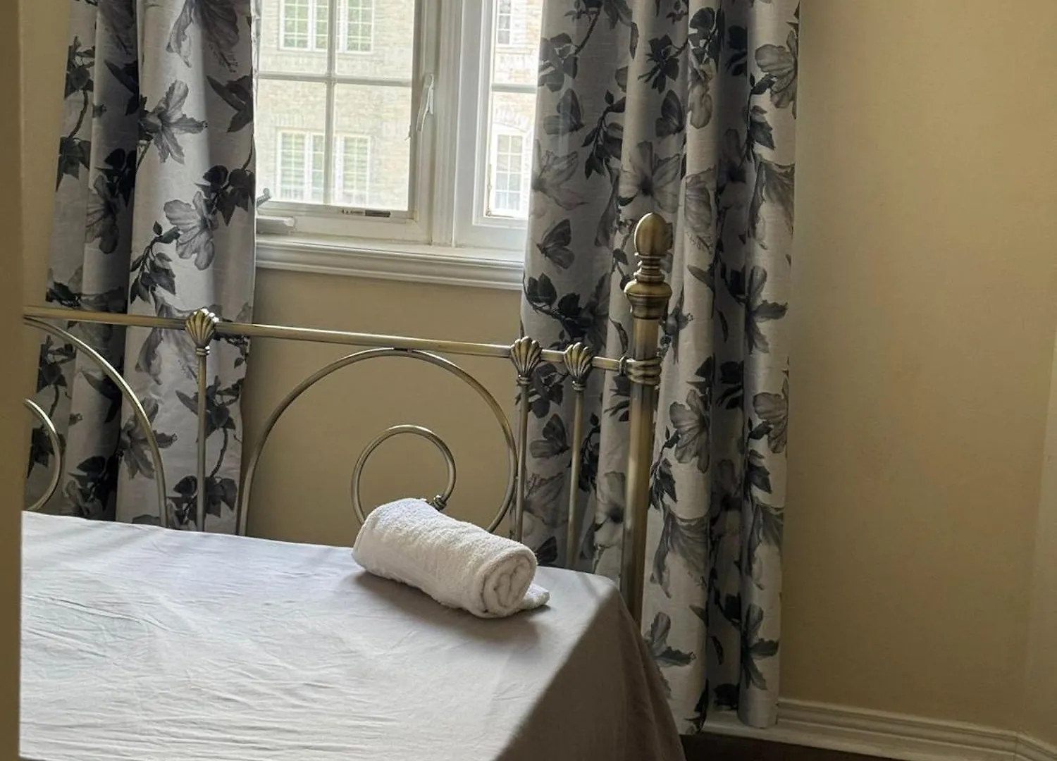 Homestay Toronto Central Bnb- High Speed Internet, Free Parking