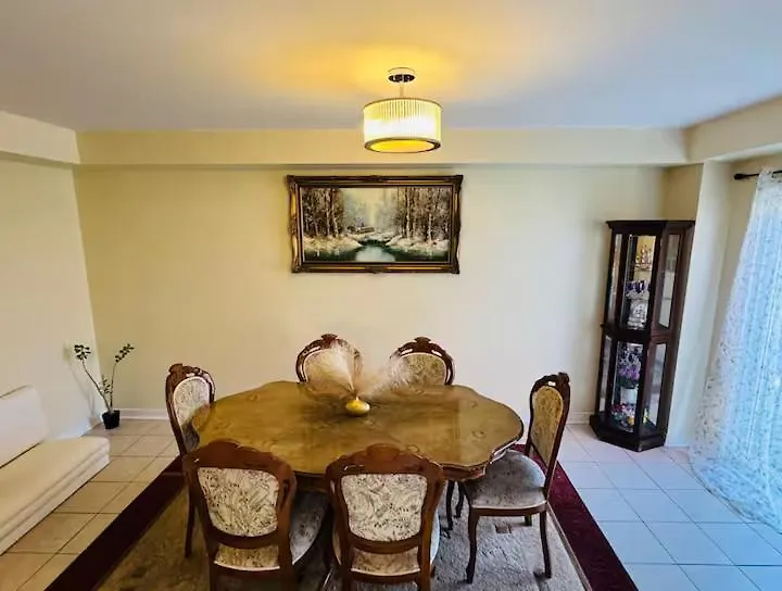 Toronto Central Bnb- High Speed Internet, Free Parking