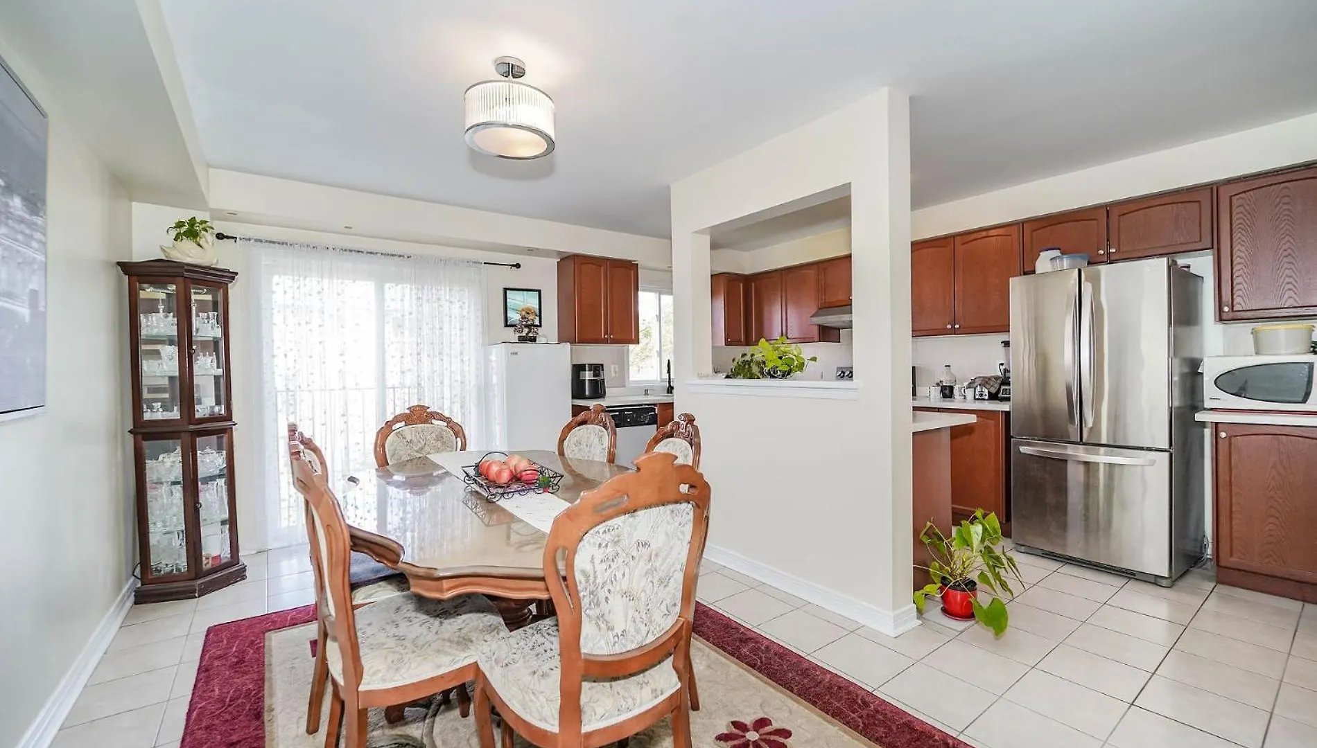 Homestay Toronto Central Bnb- High Speed Internet, Free Parking