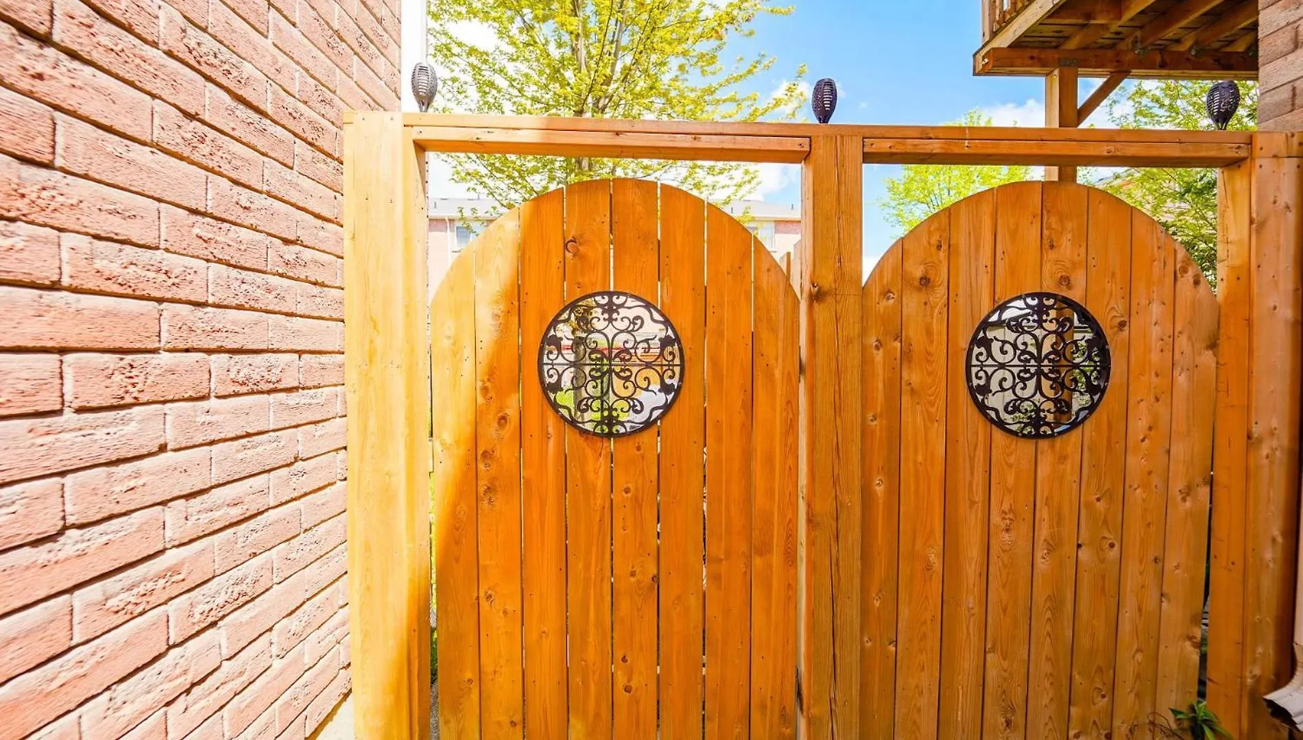 Homestay Toronto Central Bnb- High Speed Internet, Free Parking
