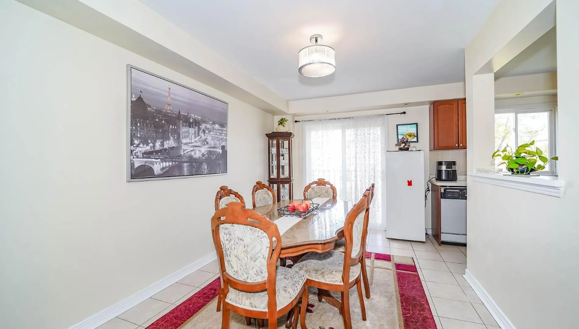 Toronto Central Bnb- High Speed Internet, Free Parking Homestay
