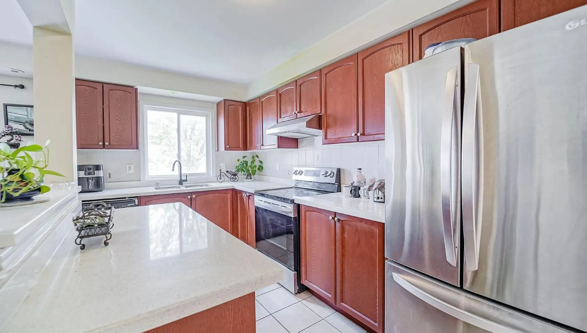 Toronto Central Bnb- High Speed Internet, Free Parking 0*,