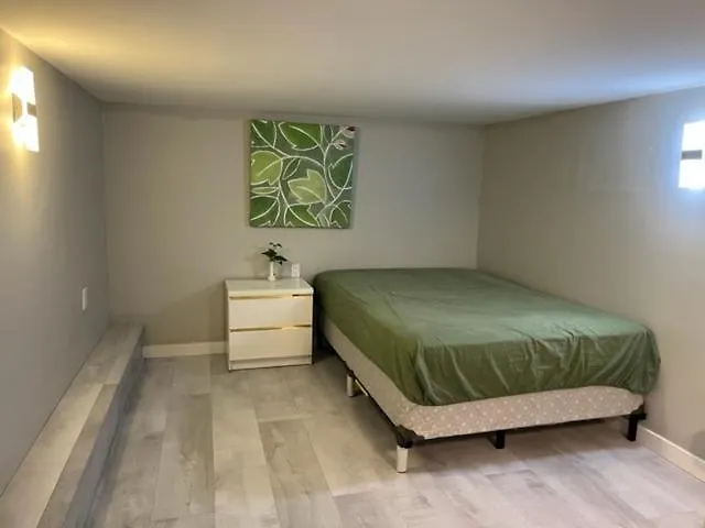 Homestay Toronto Central Bnb- High Speed Internet, Free Parking Canada